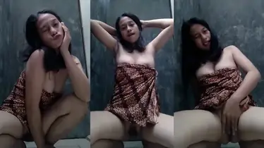Gadis Desa Buka Bukaan Pamer Tubuh Mulus