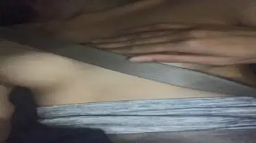 Gadis Mainin Pentil Sendiri Di Mobil