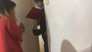 Kurir Paket Dapat Rejeki Nomplok Bini Kesepian