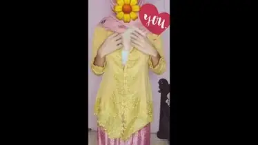 Siaran Langsung Berbalut Kebaya Pink Bikin Merinding